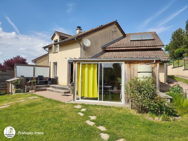 Maison chaleureuse avec jardin paysagé ? Saint Igny de Roche