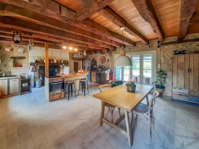 Maison chaleureuse et pleine de charme secteur est de Perigu. 135m² Antonne et Trigonant