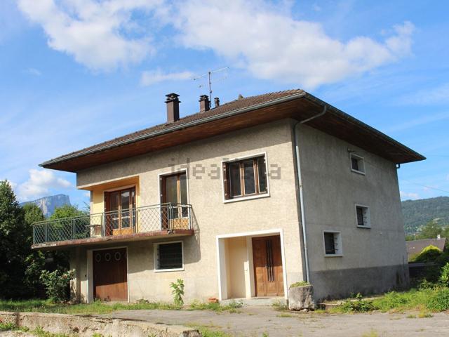 Maison, Challes les Eaux