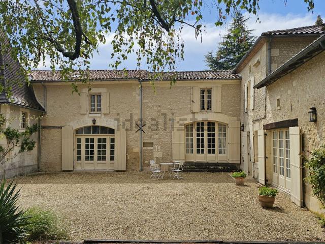 Maison, Champagne et Fontaine