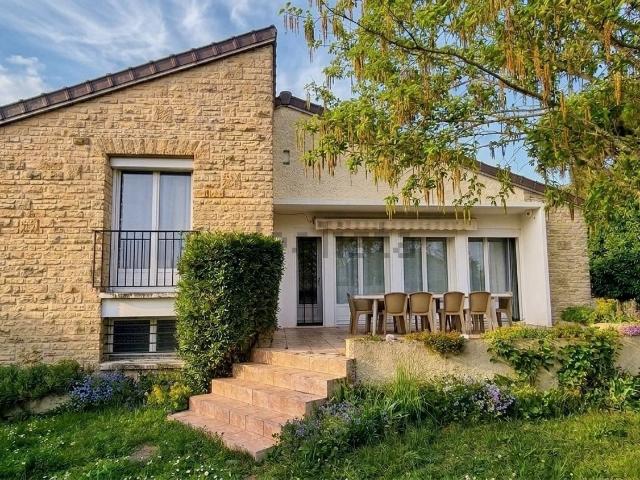 Maison, Champagne sur Seine