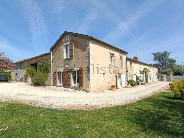 Maison, Champigny en Rochereau