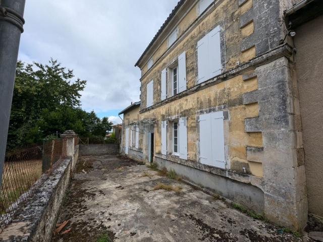 Maison, Champmillon