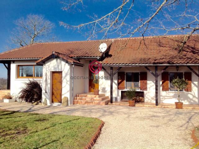 Maison charmante avec gîte sur terrain dans le Gers