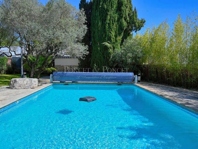 Maison charmante proche Nimes sur 1785 m2 de terrain privati. 181m² Saint Mamert du Gard