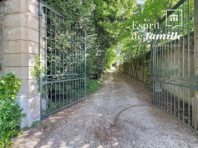 Maison, Charmes sur l&apos Herbasse