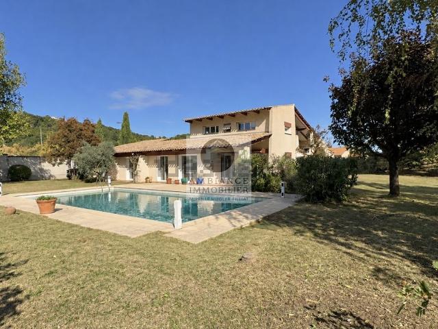 Maison, Charmes sur Rhône