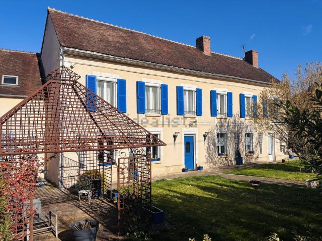 Maison, Charmoy