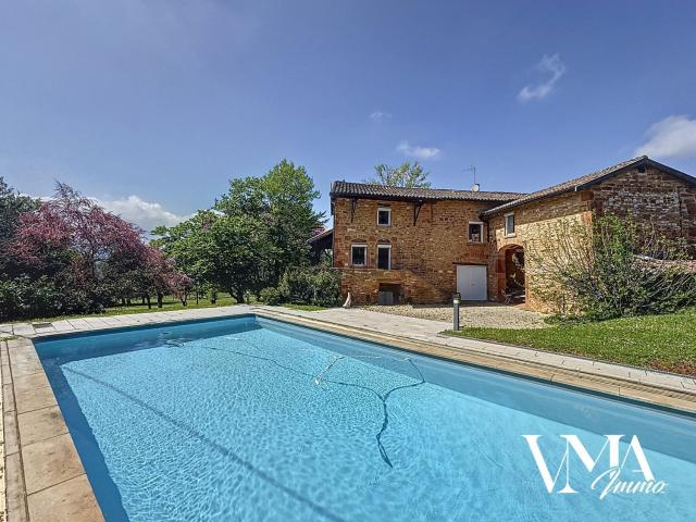 Maison, Charnay