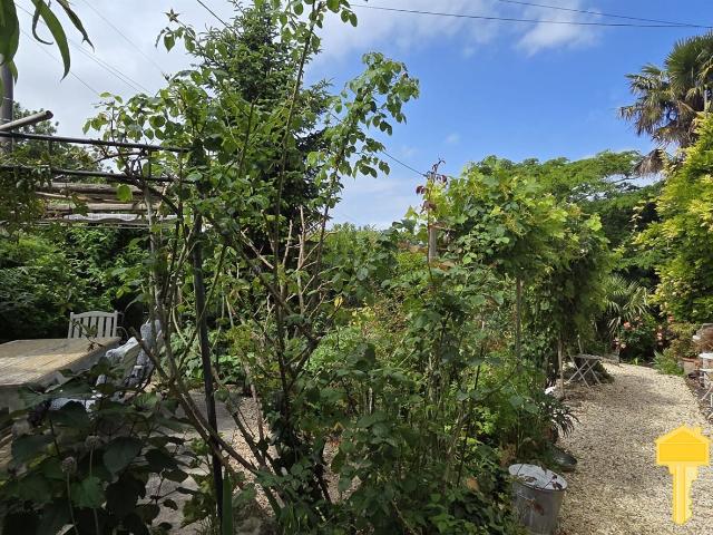 Maison Charentaise 167 m2, 5 chambres, gîtes, 2000 M2 Terrai. 238m² Saint Thomas de Conac