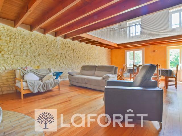 Maison Charentaise à vendre proche de St Genis De Saintonge. 241m² Saint Genis de Saintonge