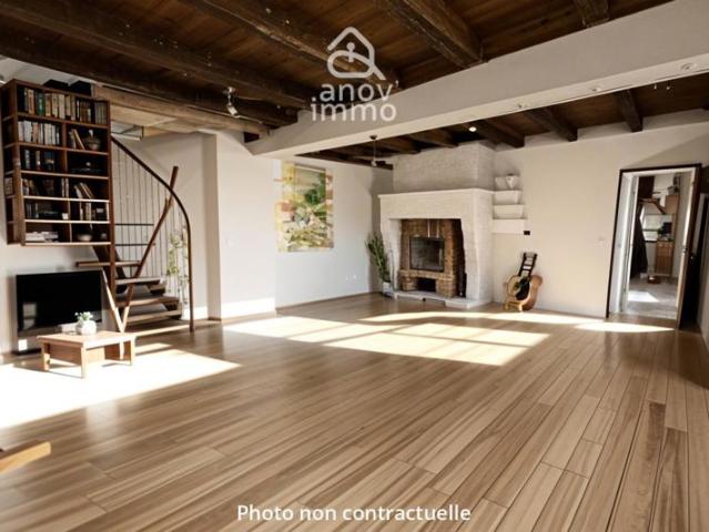 Maison charentaise avec petit jardin à rénover La Couronne