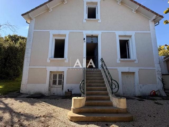Maison charentaise de caractère avec dépendance indépendante