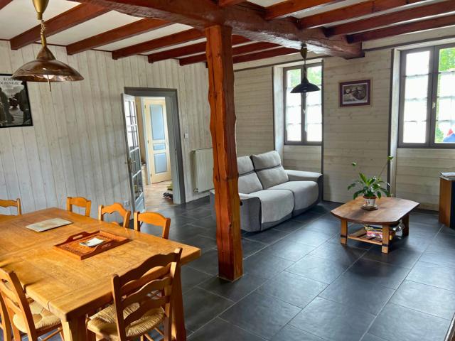 MAISON CHARENTAISE de charme avec jardin à vendre Secteur