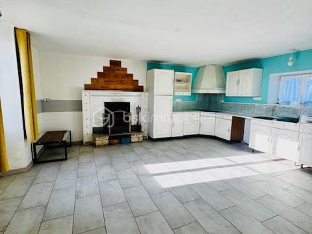 Maison Charentaise en pierre – 6 pièces – 188 m² – Terrain 2500 m² – 16460