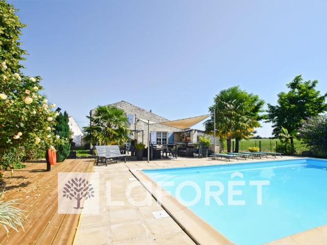 Maison charentaise rénovée à vendre à Saint Germain du Seudr. 226m² Saint Germain du Seudre