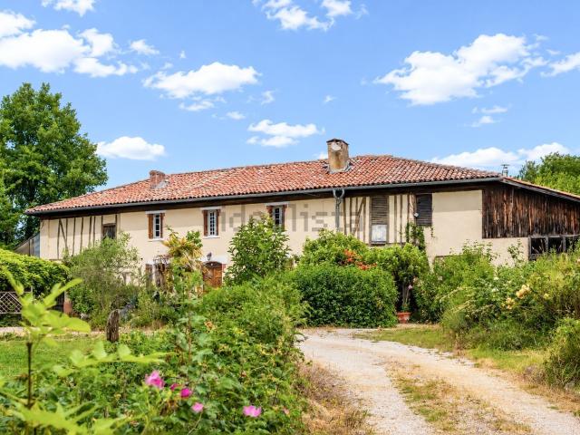 Maison, Charlas