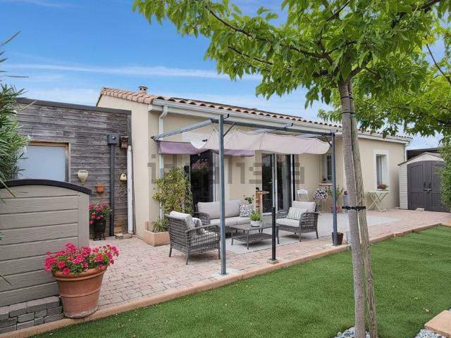 Maison, Charleval