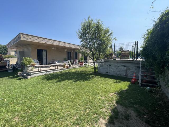 Maison, Charleval