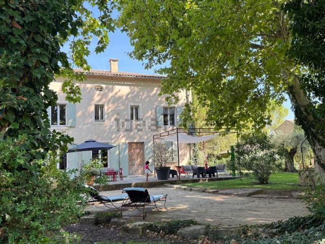 Maison, Charleval