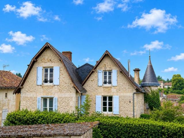 Maison, Charroux