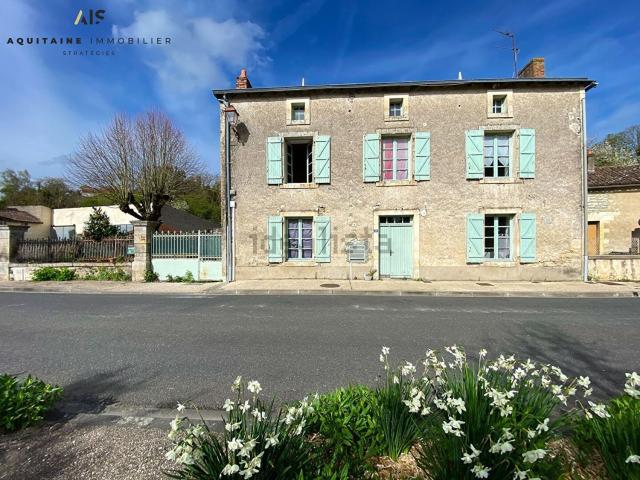 Maison, Charroux