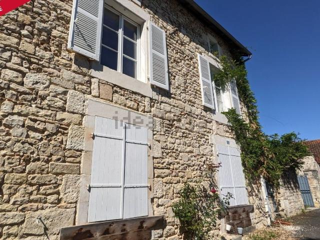 Maison, Charroux