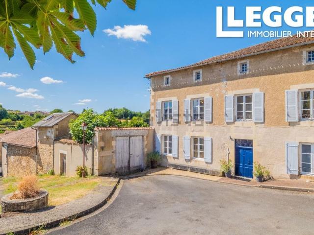 Maison, Charroux