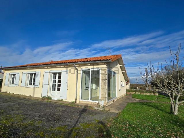 Maison, Charroux