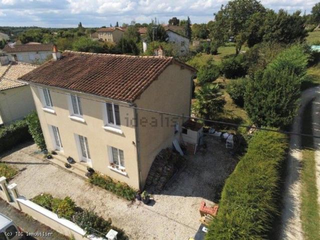 Maison, Charroux