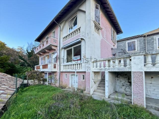 Maison, Château Arnoux Saint Auban