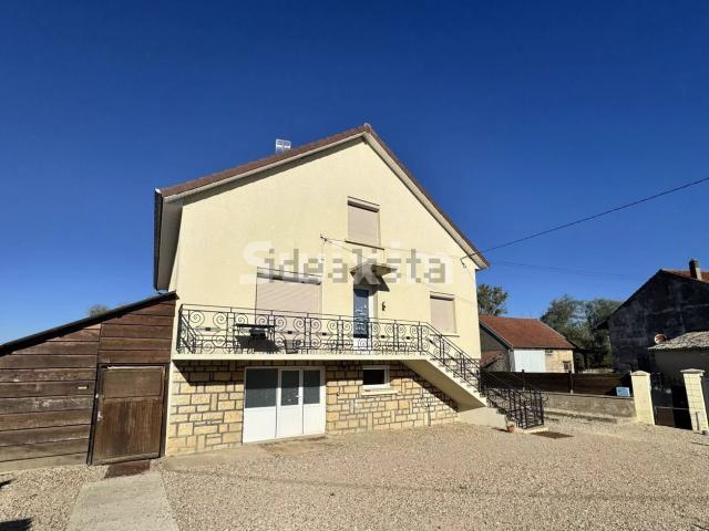 Maison, Chaussin