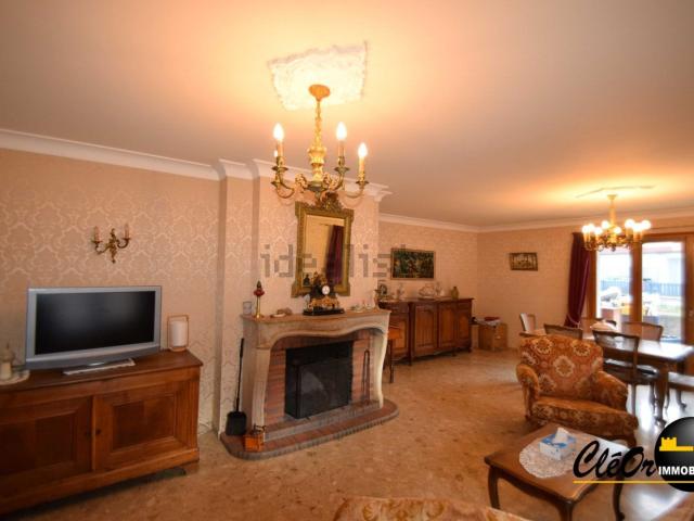 Maison, Chaussin