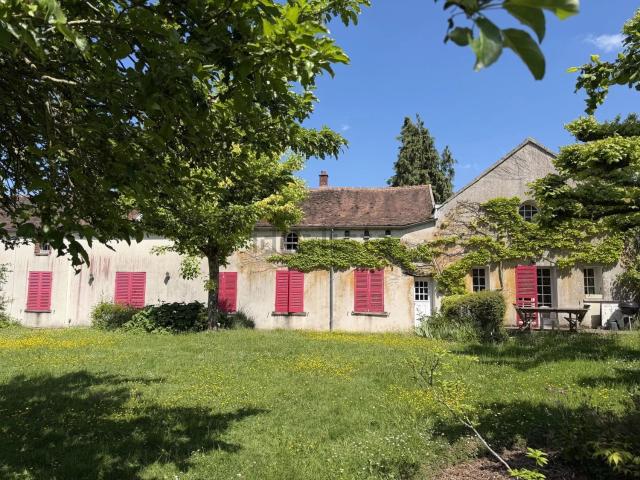 Maison, Chevry en Sereine