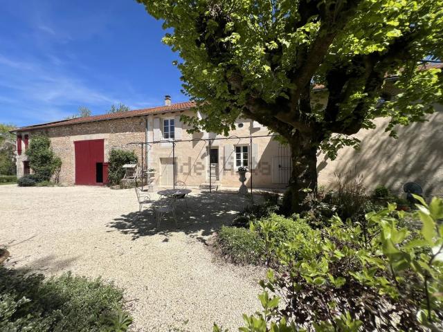 Maison, Civaux