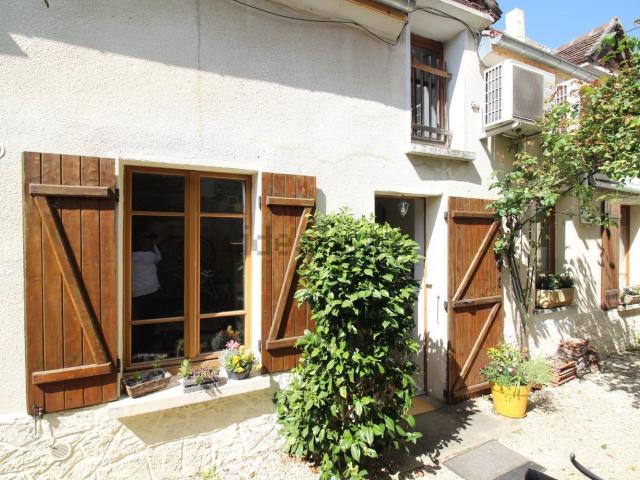 Maison, Cires lès Mello