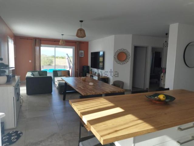 Maison, Claira