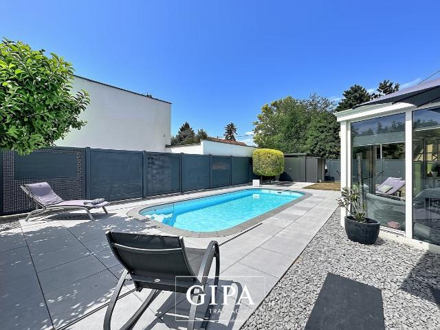 Maison climatisée avec piscine