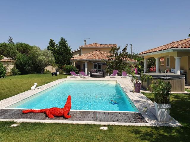 MAISON CLIMATISEE AVEC PISCINE ET JACUZZI 150 m2 – EXTERIEUR 1300 m2 – 69330 MEYZIEU SECTEUR DU GRAND LARGE