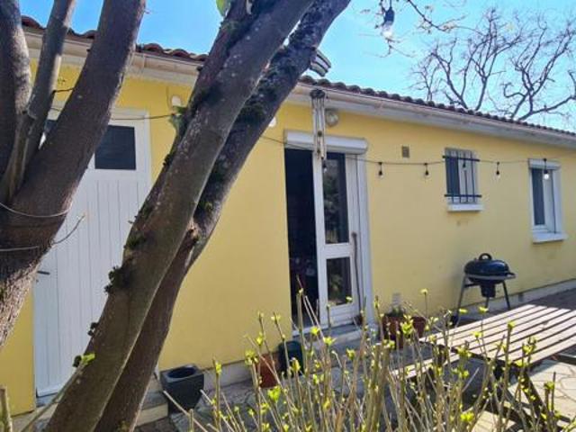 Maison Clisson 5 P. 3 Chs. Bureau. 81.29 M². T 377 M². Terrasse. Garage
