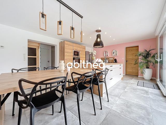 MAISON CUBIQUE À LA CAMPAGNE