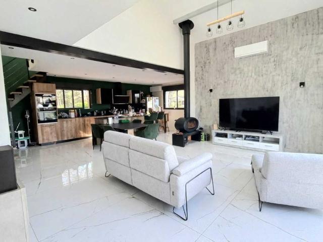 Maison, cuisine, séjour, 2 suites parentales, 1 chambre, so. 144m² Mont de Marsan