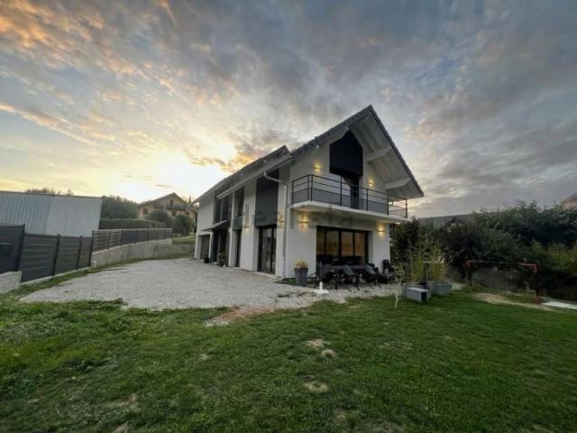 Maison, Curienne