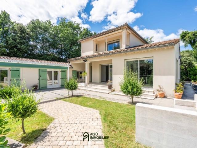 Maison à 4 km d'Uzès avec piscine, jardin et double garage