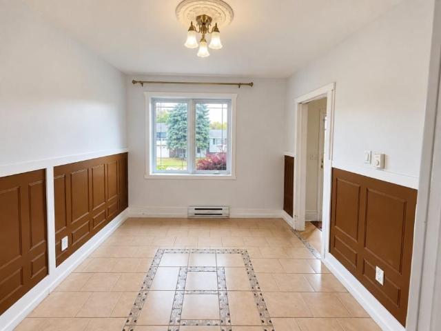 Maison à un étage et demi à louer Laval Saint François