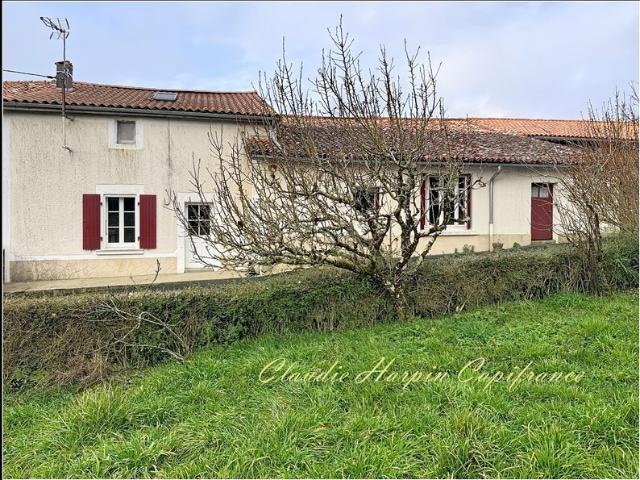 Maison à vendre 3 pièces VOUHE 79 environ 67 m² habitable, grandes dépendances terrain 1147 m²