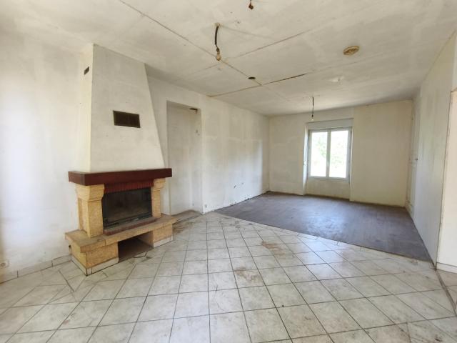 Maison à vendre 105 m² 3 chambres 6 pièces dépendances 6.5 h. 104m² Aigurande