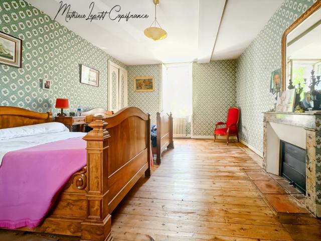 Maison à vendre 11 pièces SAINT PIERRE DE CHIGNAC 24 280 M² habitables