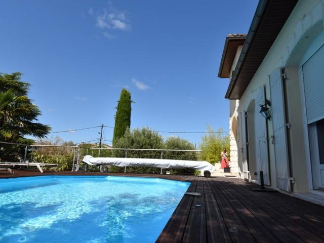 Maison à vendre 7 pièces 16 ANGOULEME Centre, 5 chambres, 2 garages, 1 piscine