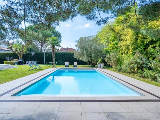 Maison à vendre 7 pièces BRON 69